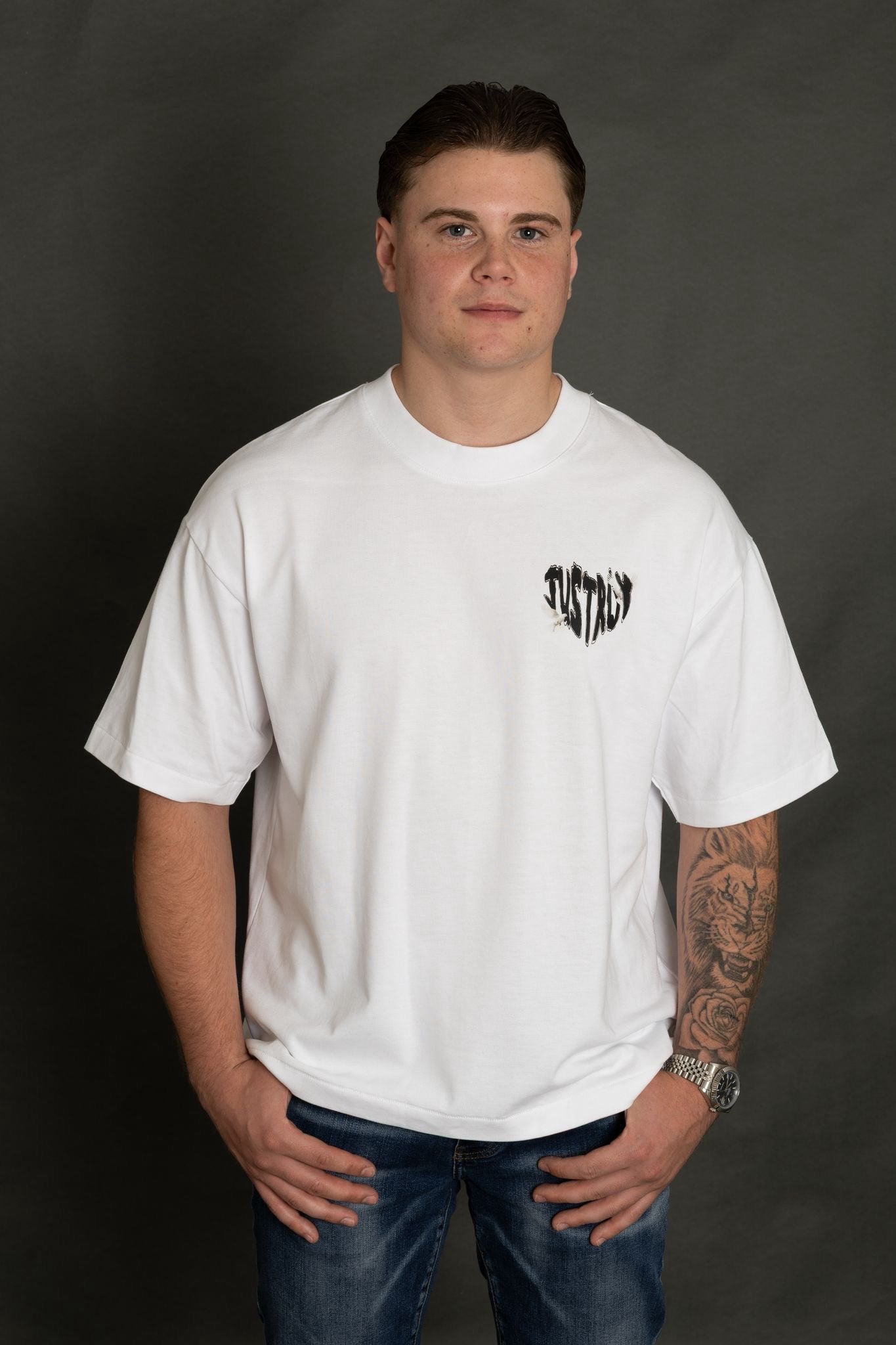 JR04 Love T-shirt